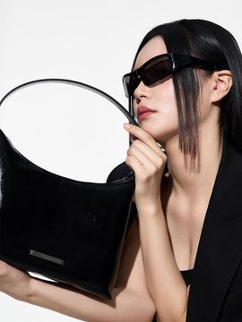 RECLOW Synthetic Leather Trapeze Hobo Bag [Black]