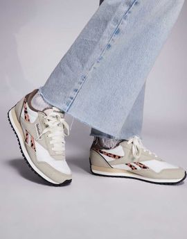 Reebok Reebok Classic AZ sneaker in beige and leopard print-Neutral