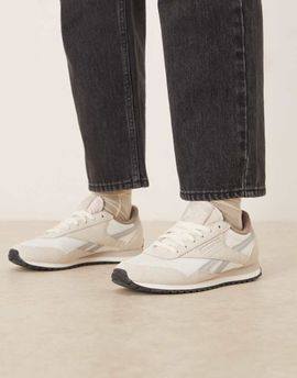 Reebok Reebok Classic AZ sneaker in white and gray