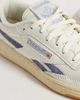 Reebok Reebok Club C 85 Vintage sneakers in white with pink bow lace - 4