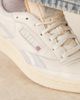 Reebok Reebok Club C Revenge Vintage sneakers in off white - 4