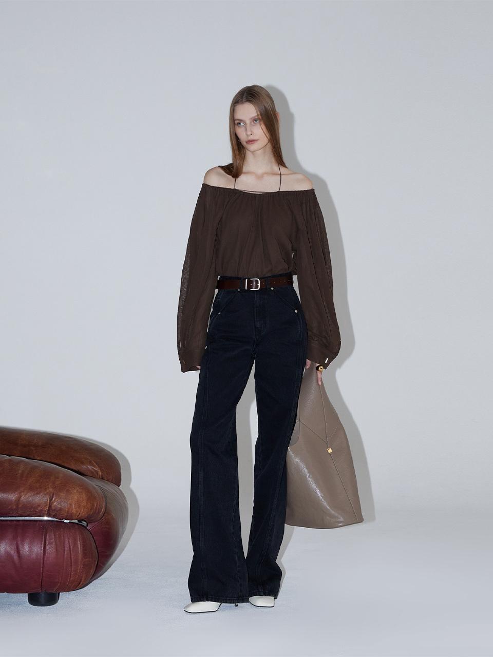 RENEJ Frilly Off-shoulder Blouse
