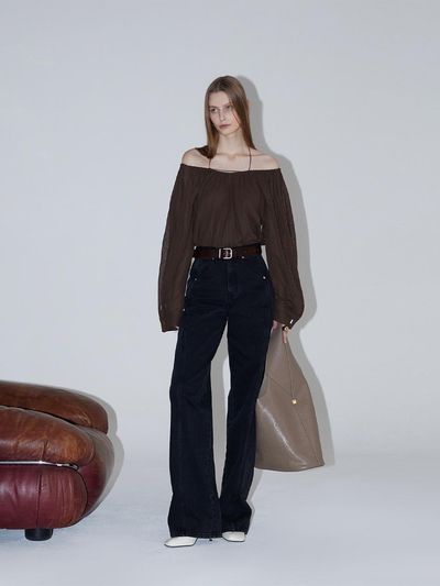 RENEJ Frilly Off-shoulder Blouse