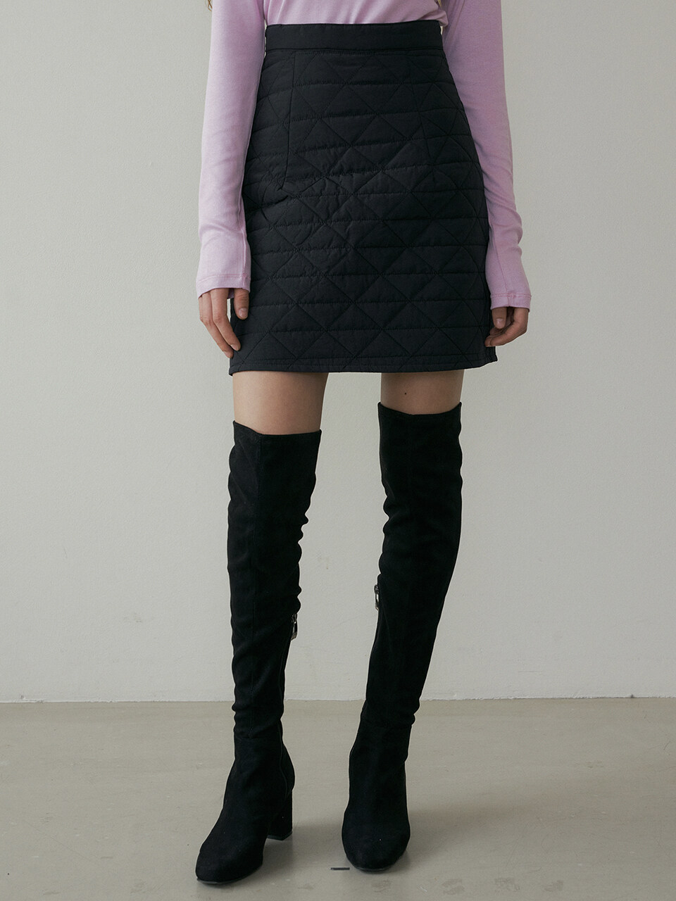 REORG DRO Padded Quilted Mini Skirt _ Black