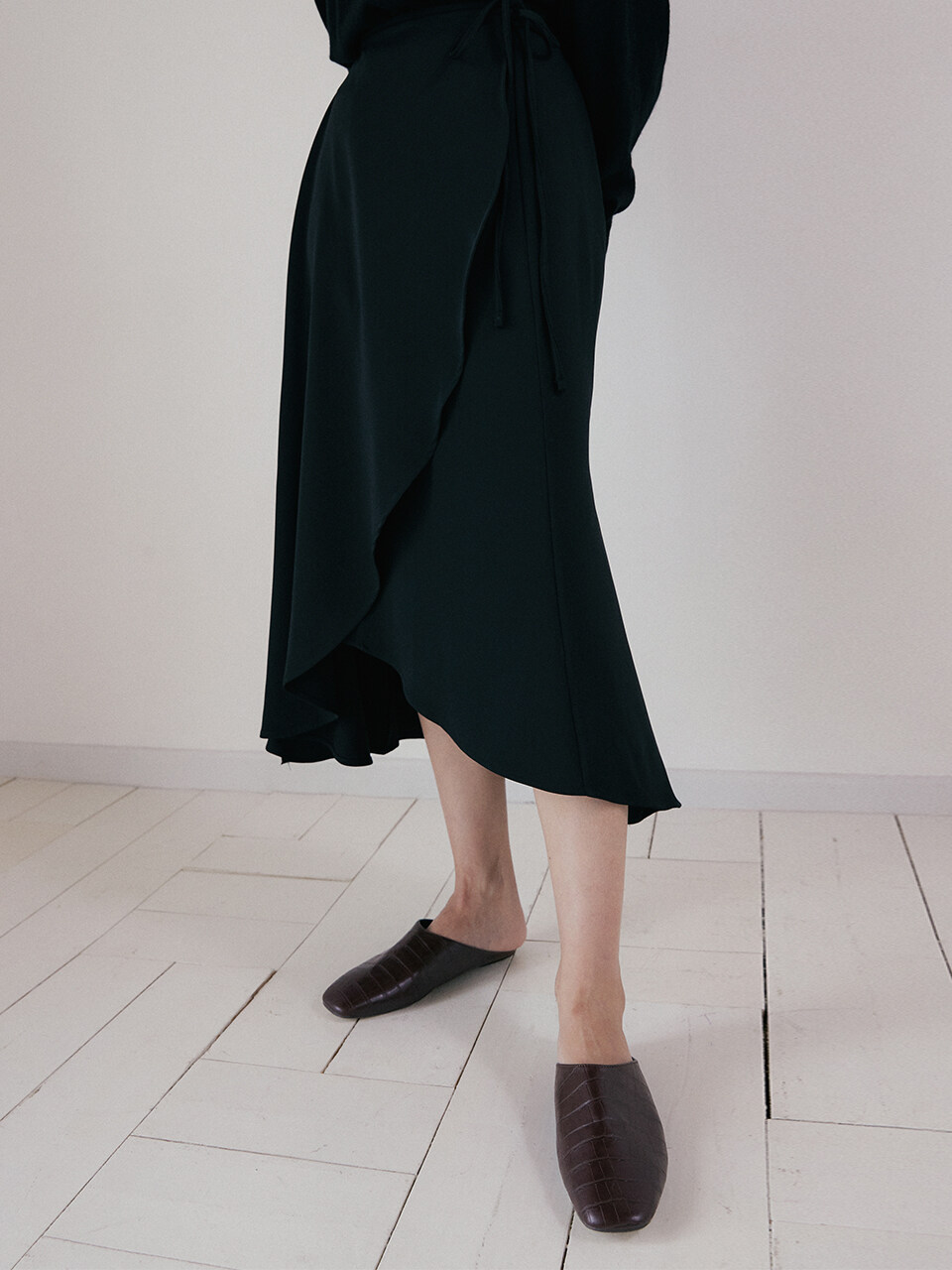 REORG Nue Wrap Flare Skirt Black