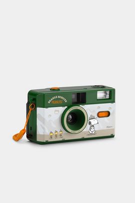 Retrospekt Peanuts Beagle Scouts Retrospekt FC-11 35mm Film Camera in Green at Urban Outfitters