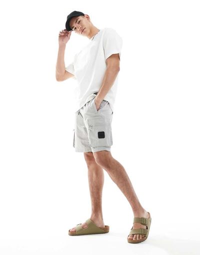 River Island River Island cargo shorts in light gray-Green