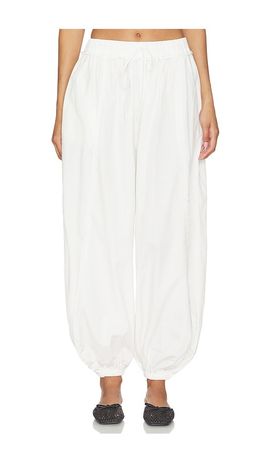 ROAME. ROAME. Maisie Pant