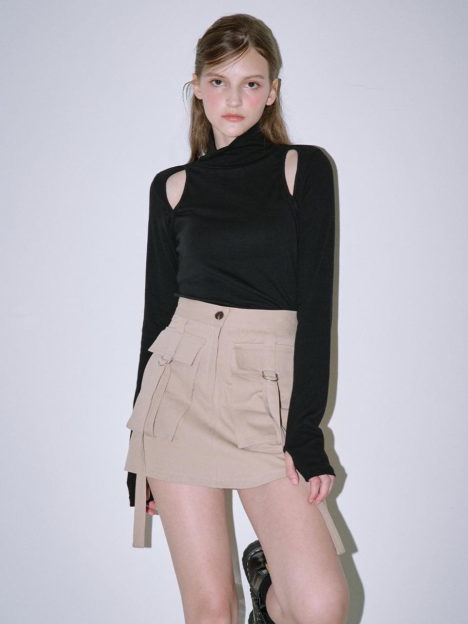 Rosefrantz Cut Out Stretch Cotton Turtleneck T-shirt [Black]