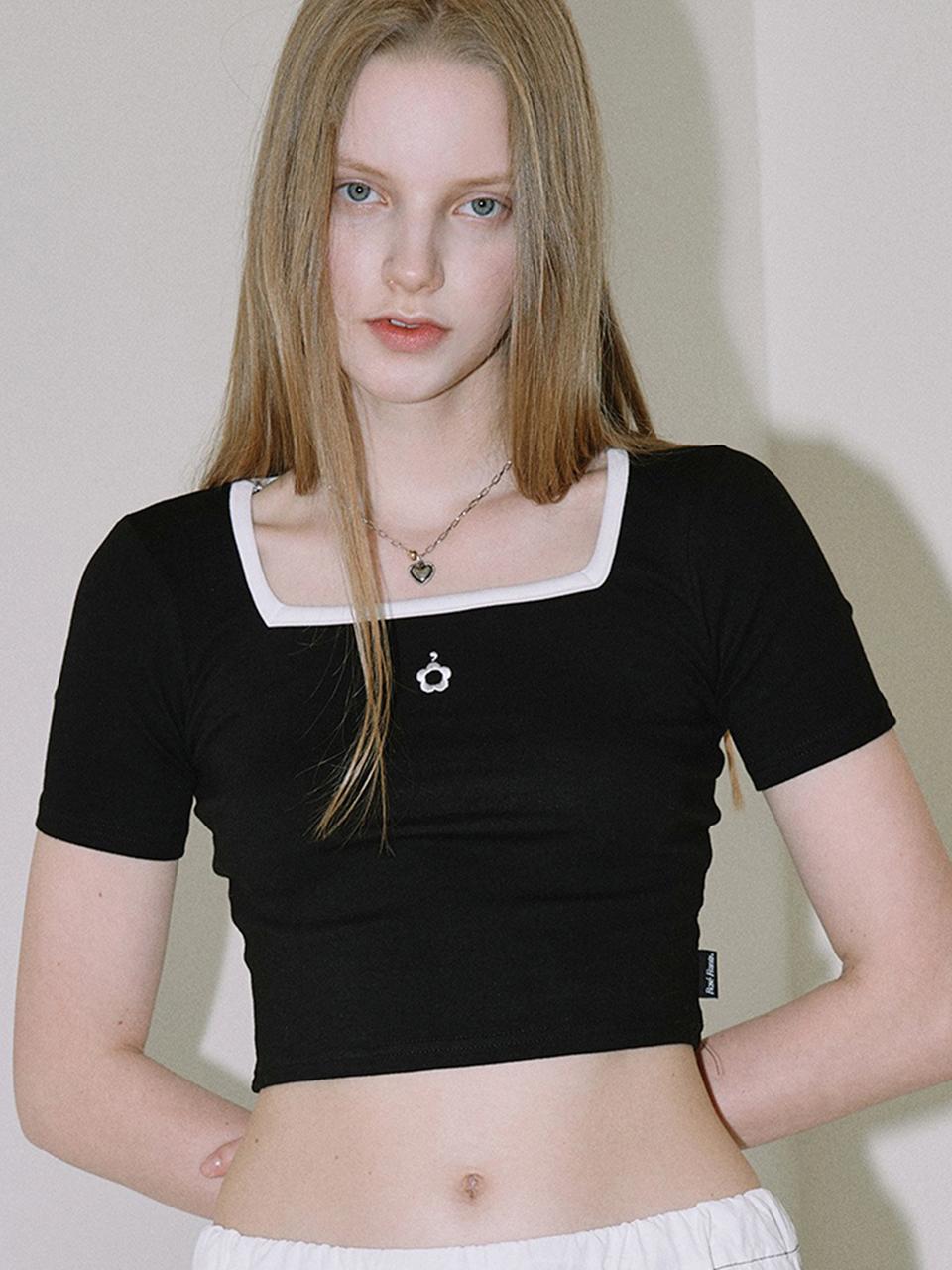 Rosefrantz Flower Square Neck Cotton T-shirt [Black]
