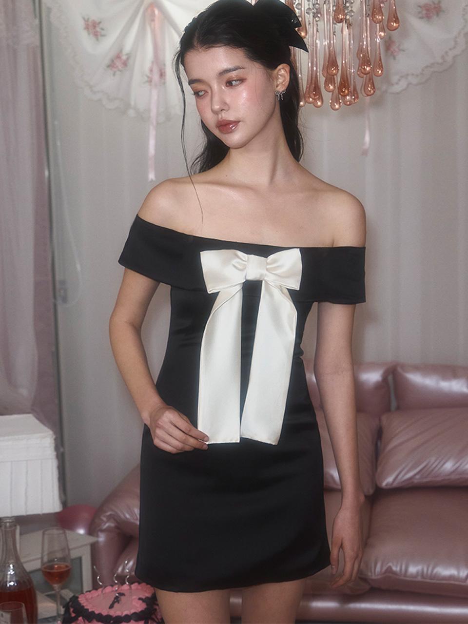 Rosefrantz Off Shoulder Ribbon Mini Dress [Black]