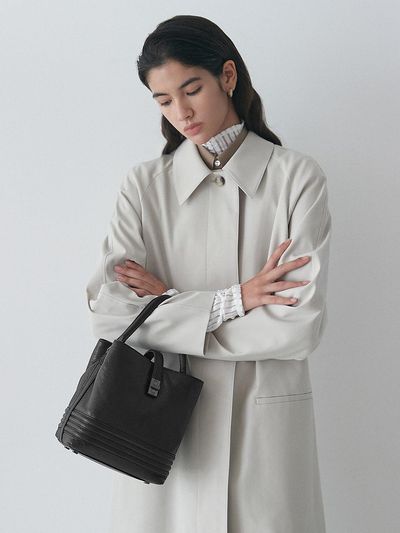 ROUGE & LOUNGE Italian Leather Structured Bucket Tote Bag