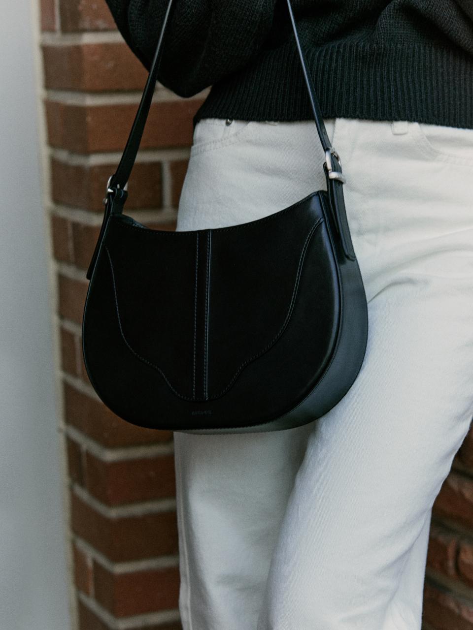 RUHOUR Carve Hobo Shoulder Bag [Black-Silver]