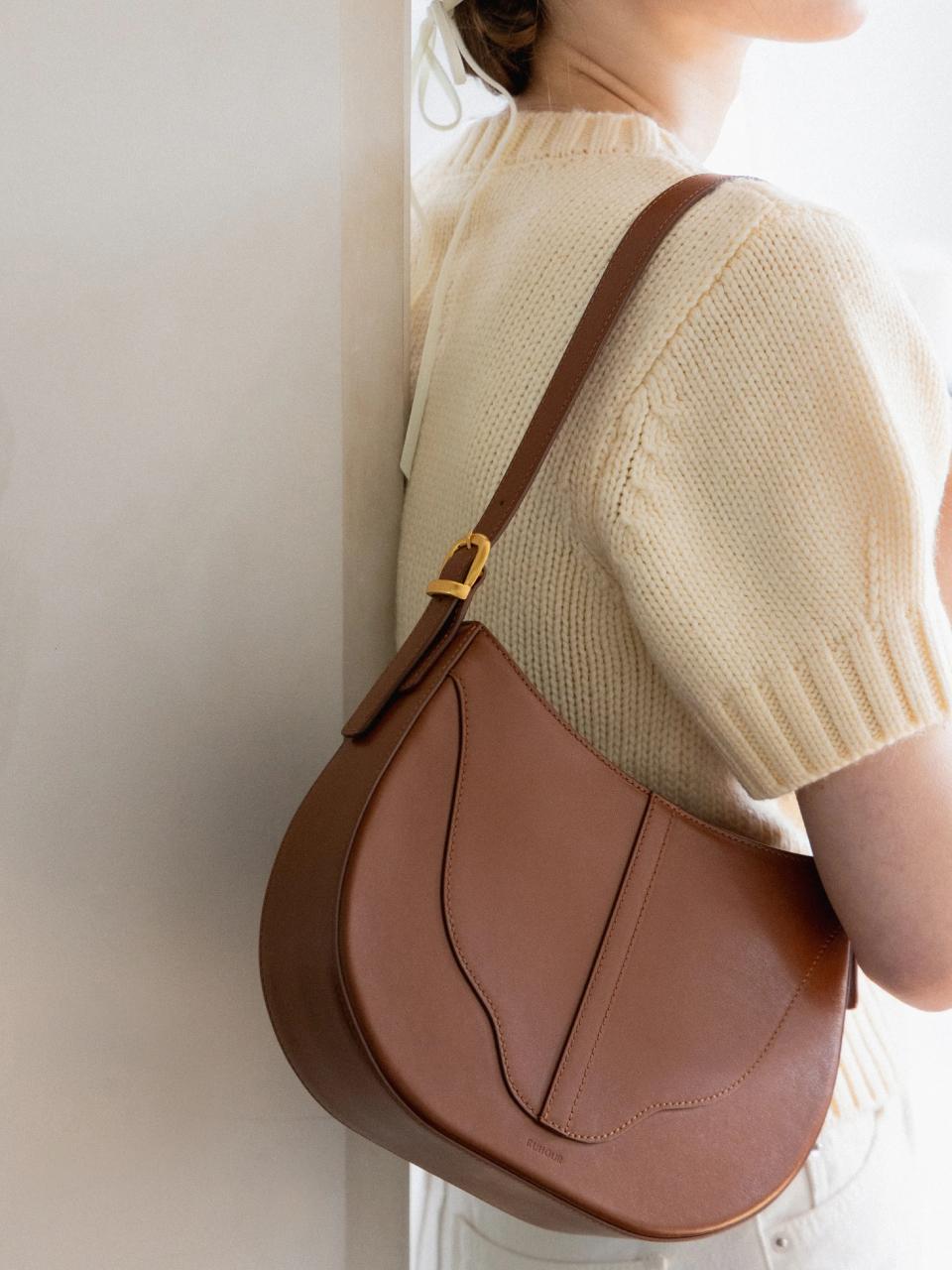 RUHOUR Carve Hobo Shoulder Bag [Brown]