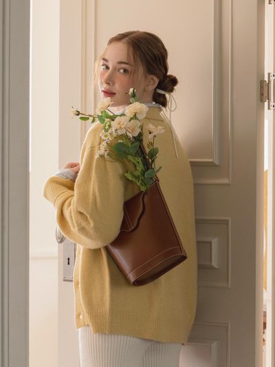 RUHOUR Wavy Flap Bucket Shoulder Bag [Brown]