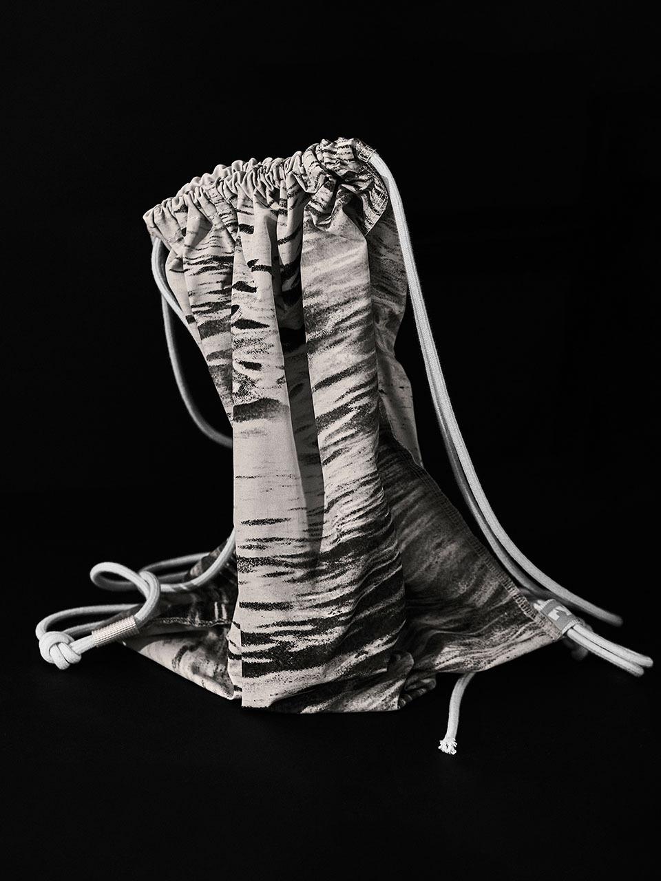 rysm Gray scale string bag