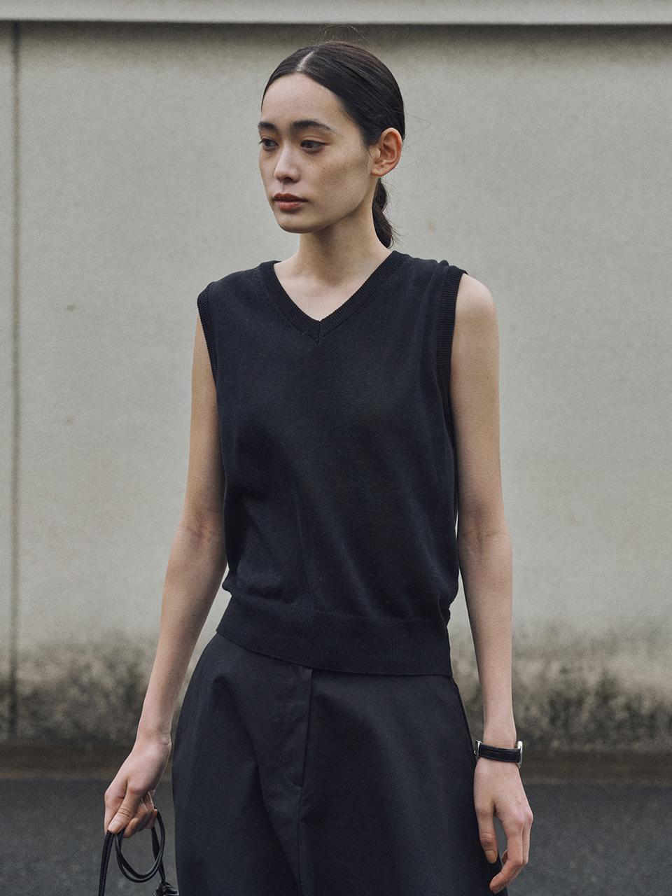 SAGEMENT MYRA V NECK KNIT VEST [BLACK]