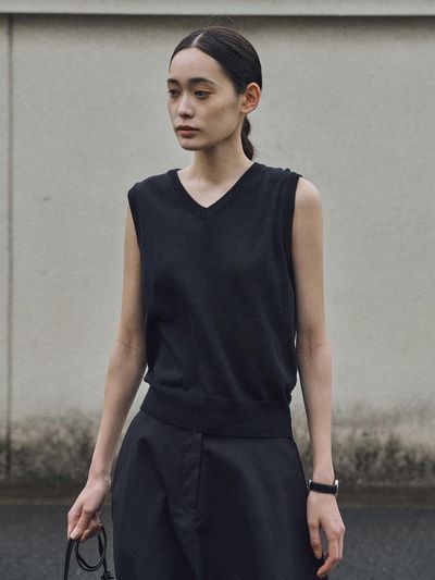 SAGEMENT MYRA V NECK KNIT VEST [BLACK]