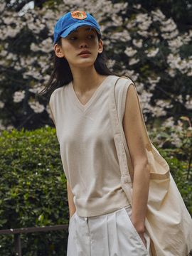 SAGEMENT MYRA V NECK KNIT VEST [IVORY]