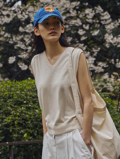 SAGEMENT MYRA V NECK KNIT VEST [IVORY]