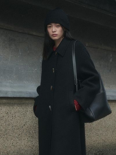 SAGEMENT Stitch Leather Spacious Bucket Bag [Black]