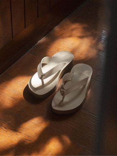 SAGEMENT Wood Knot Flip Flops