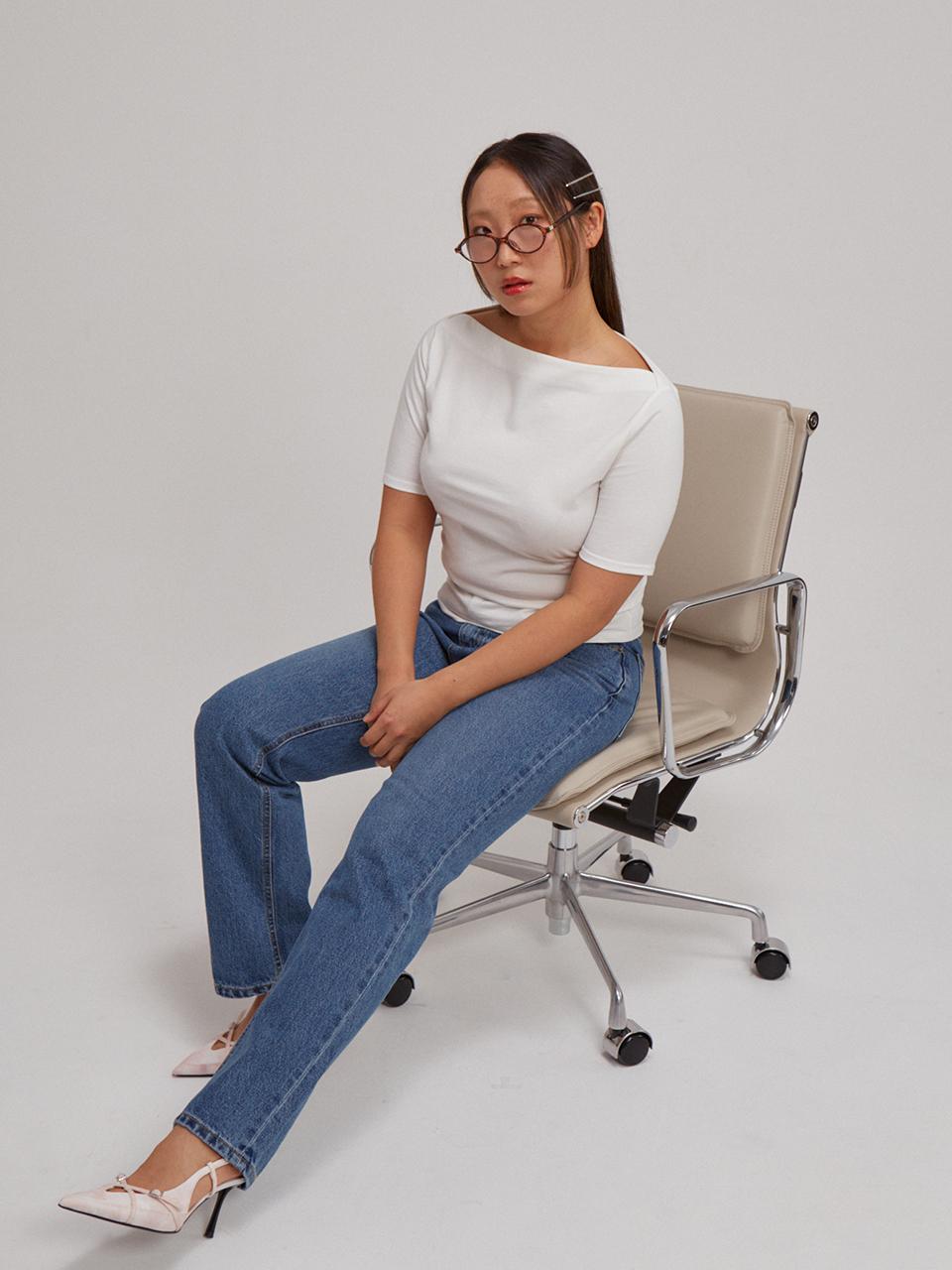 SALON DE YOHN Boat Neck Short Sleeve T-Shirt (White)