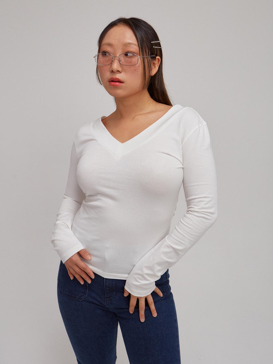 SALON DE YOHN V-Neck Basic T-Shirt (White)