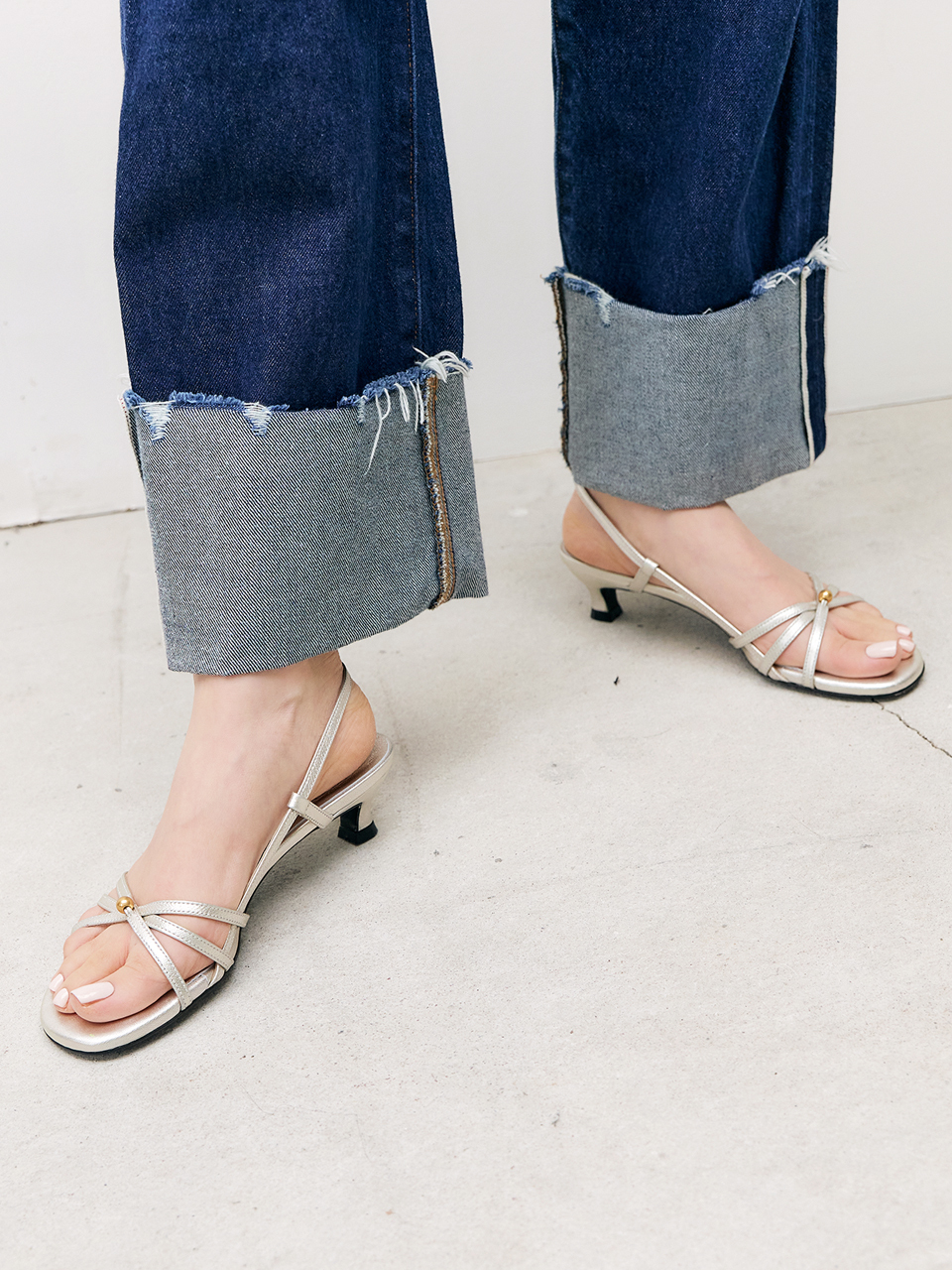 SALONDEJU Dot Strap Sandals_Silver AT23S03