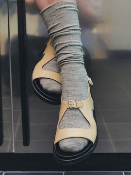 SALONDEJU Triangle Mold Sandals (2 Colors)