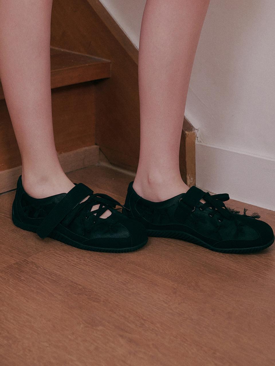 SALTANDCHOCOLATE Eclo Ribbon Sneakers (1.5cm heel height) (412515002)