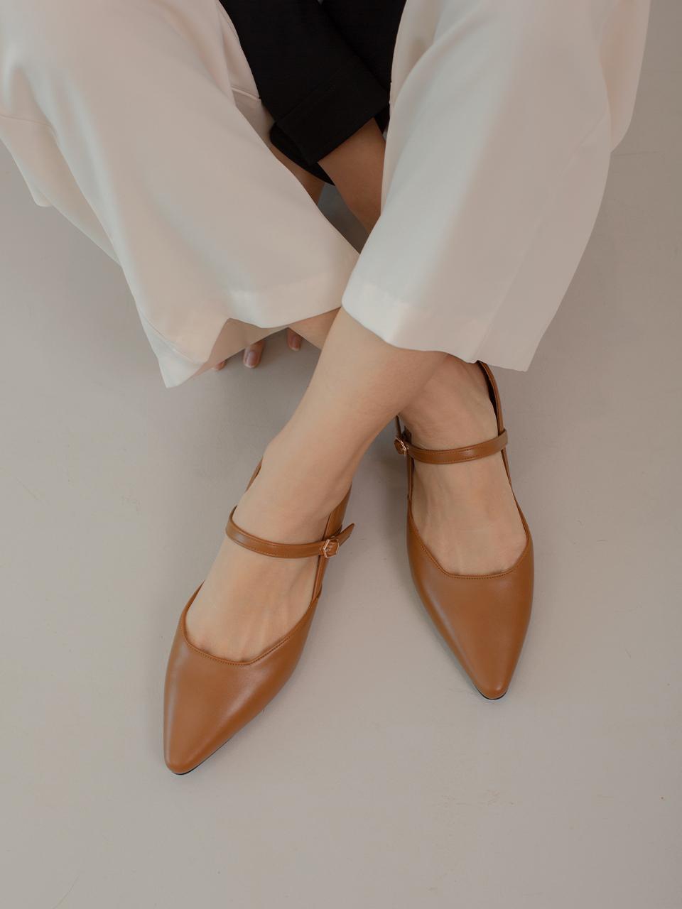 SALTANDCHOCOLATE Pointed Tomerizane Flat (2 cm/3 colors)