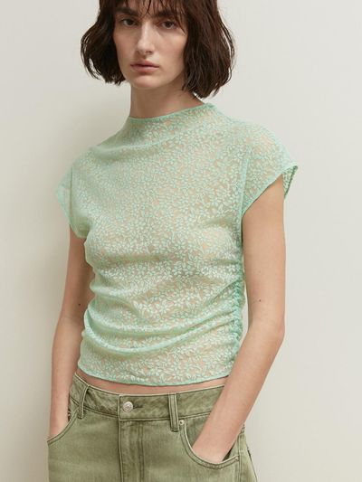 SALTY PEBBLE FLOWER MESH SHIRRING TOP [GREEN]