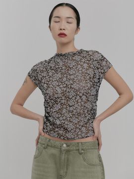 SALTY PEBBLE Flower Mesh Shirring Top [Grey]