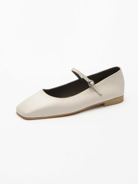 SEONG YUN JOO Lizzy Flat-off white