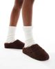 SEQWL SEQWL fluffy mule slippers in chestnut-White - 4