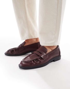 SEQWL SEQWL Hershe ruched loafers in burgundy-Red