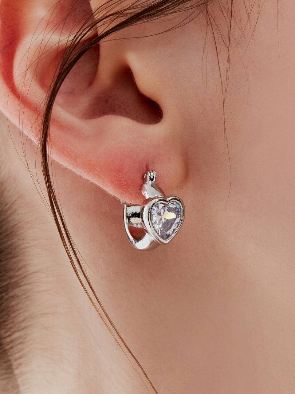 Shertz Bold Heart Cubic One-touch Earrings