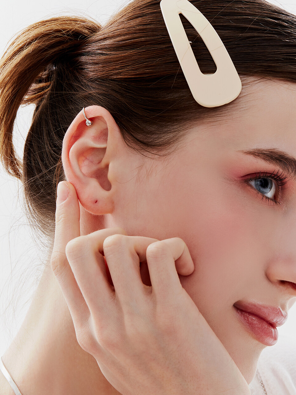Shertz Mini Ball Daily Mood Ear Cuff