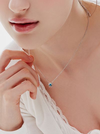 Shertz Turquoise Epoxy Flower Necklace (24K)