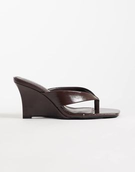 SIMMI Shoes Simmi London Senia wedge toe post sandals in chocolate patent-Brown