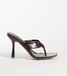 Simmi Wide Fit Simmi London Santo Wide Fit toe post heeled sandals in chocolate-Brown