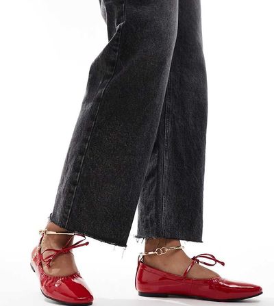 Simmi Wide Fit Simmi London Wide Fit Abbie Bow ballet flats with ruching detail and removable anklet in red
