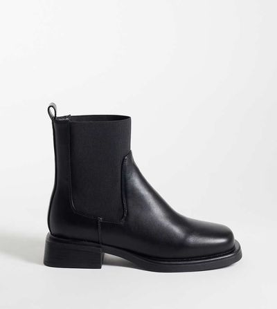 Simmi Wide Fit Simmi London Wide Fit Duff pull on ankle boots in black