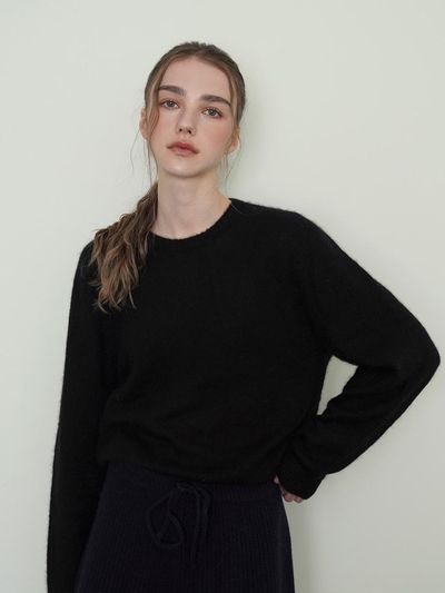 sisterhood Cashmere Silk Round Neck Relaxed Fit Knit [Black]