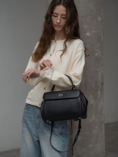 Siyazu Leather Compact Classic Shoulder Bag [Black] (SIAC3061)