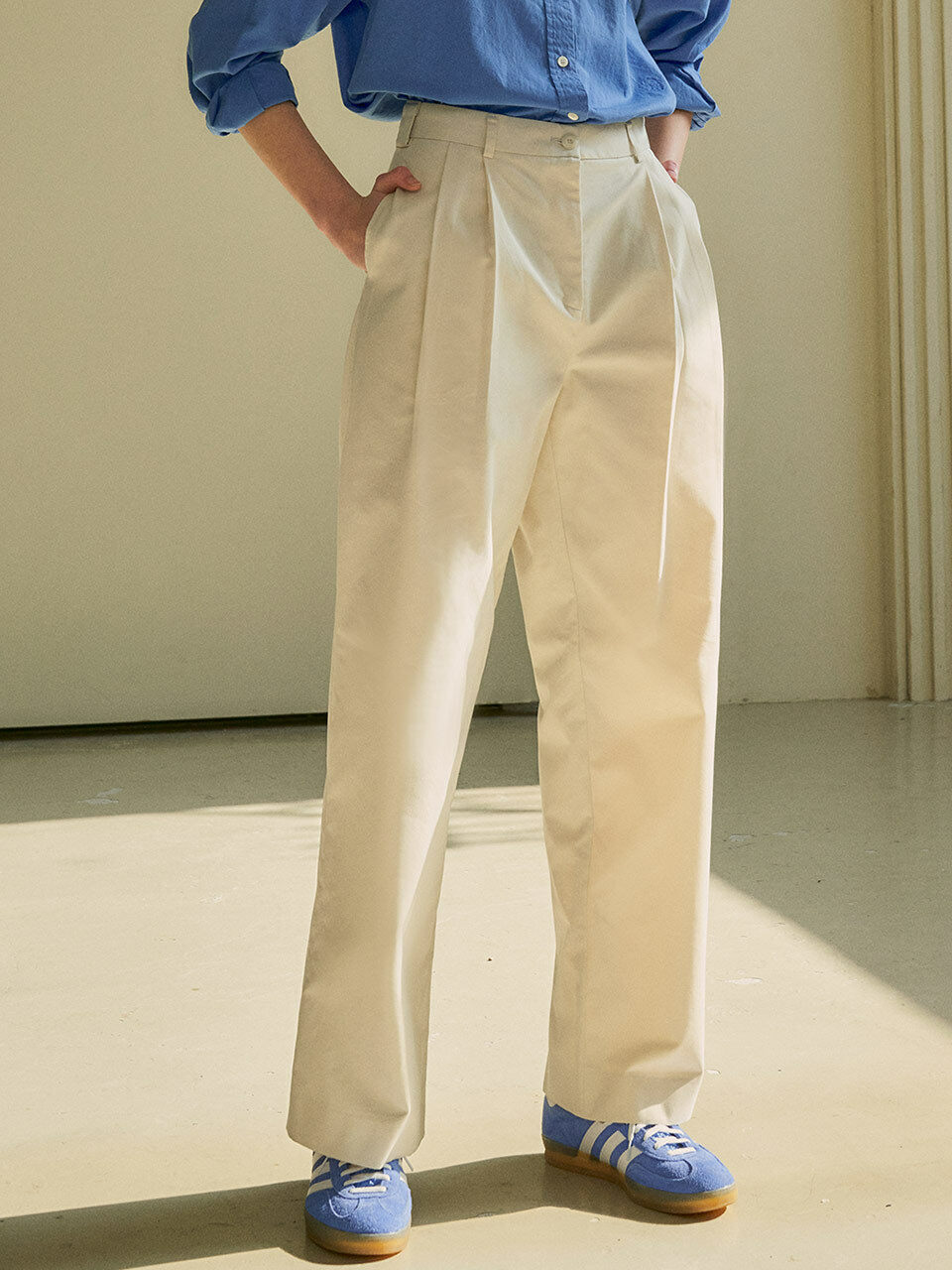 Siyazu Two Tuck Wide Chino Pants