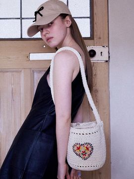 Slowslowly No.207 / Heart Embroidery Crochet Bucket Bag