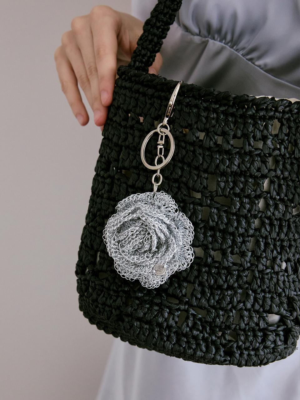 Slowslowly No.219 / Metallic Camellia Key Ring _ Silver
