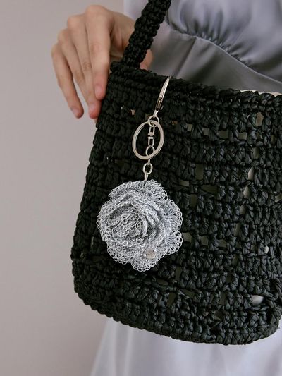 Slowslowly No.219 / Metallic Camellia Key Ring _ Silver